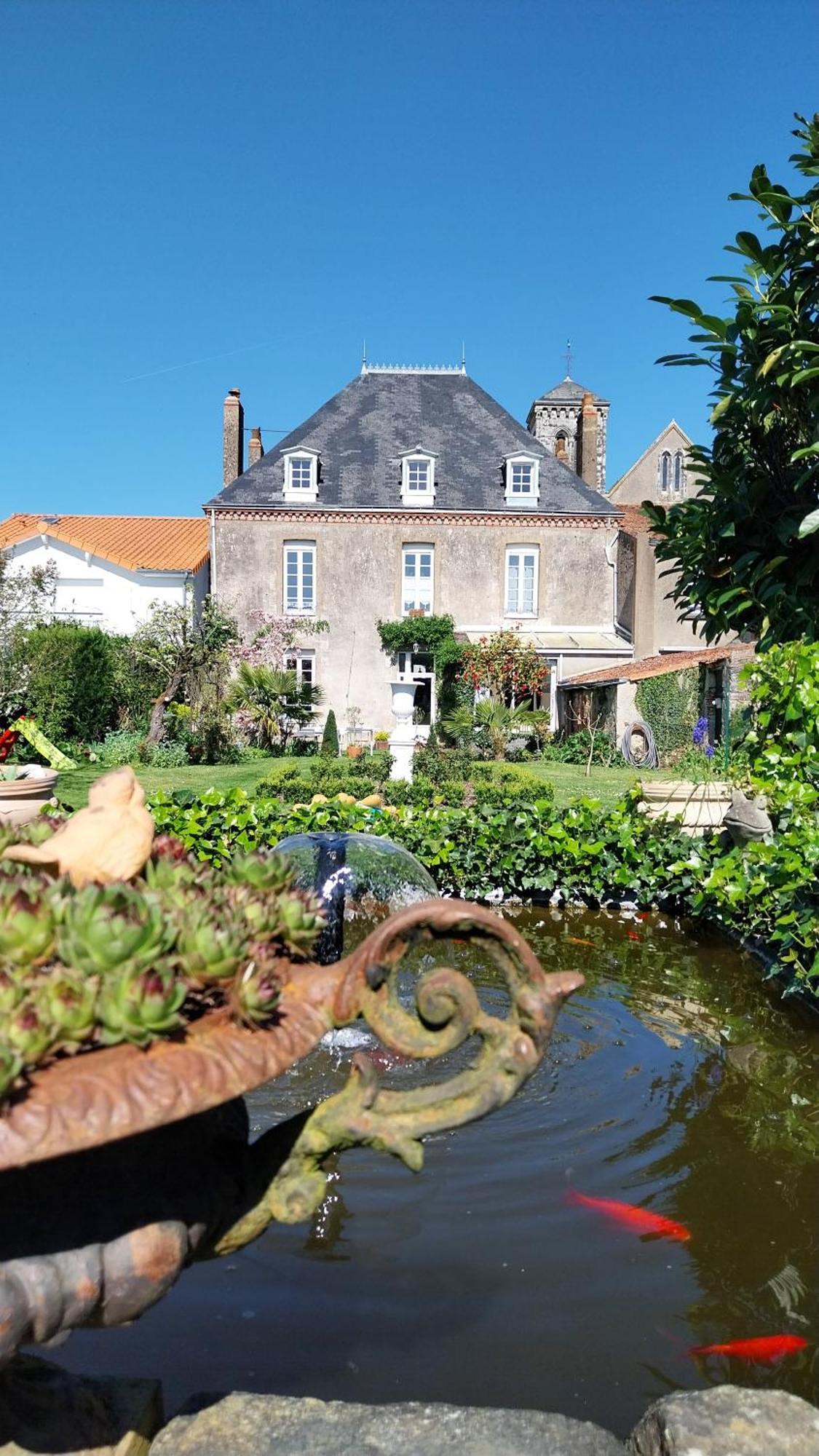 Le Griffon 1855 Hotel Saint-Laurent-Des-Autels Exterior photo